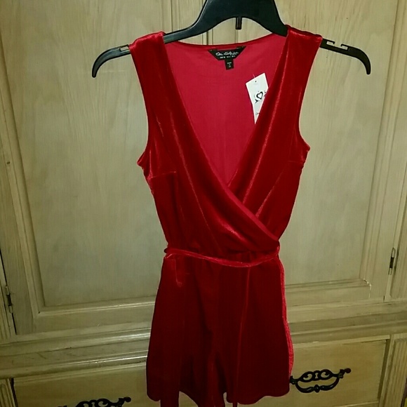 Miss Selfridge Red velvet romper - Picture 6 of 8